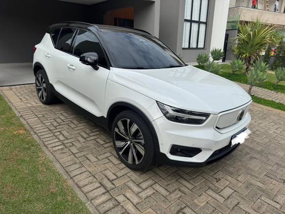 VOLVO XC40 P8 RECHARGE ELECTRIC BEV PURE AWD VOLVO XC40 P8 RECHARGE ELECTRIC BEV PURE AWD